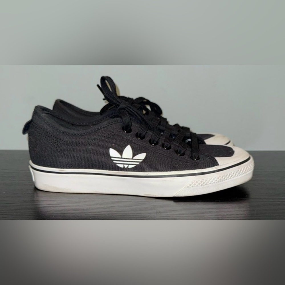 Adidas Nizza Trefoil Women’s Size 7.5 – Core Black / Cloud White